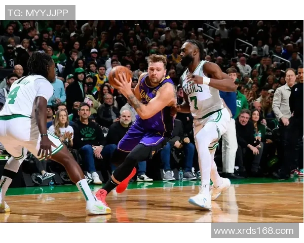 湖人凯尔特人第四节激战回顾精彩瞬间与关键时刻分析